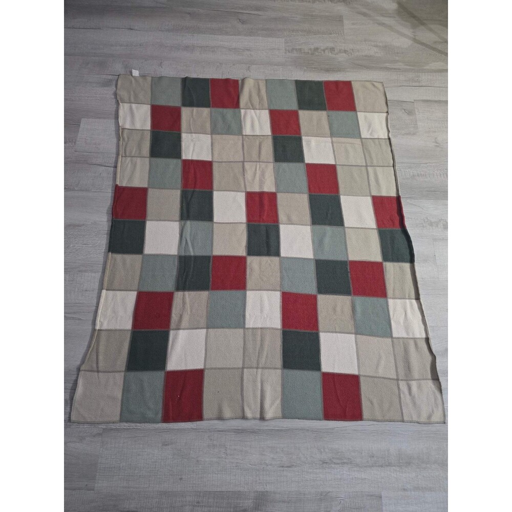 Cozy & Well-Preserved Throw Blanket